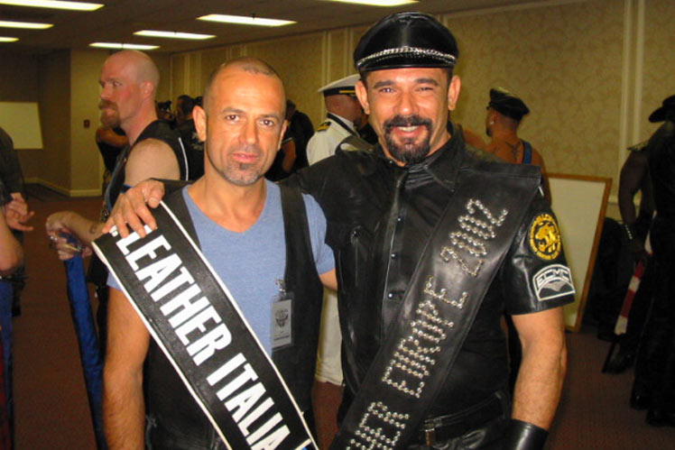 IML 2003 - Foto di Fernando con Catello, Mr. Leather Italia 2003 [Chicago - 25 maggio 2003]